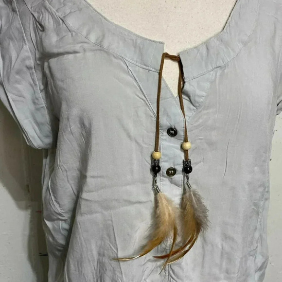 Stitch &‎ Soul M gray BOHO feather tassels short sleeve top - Picture 4 of 6